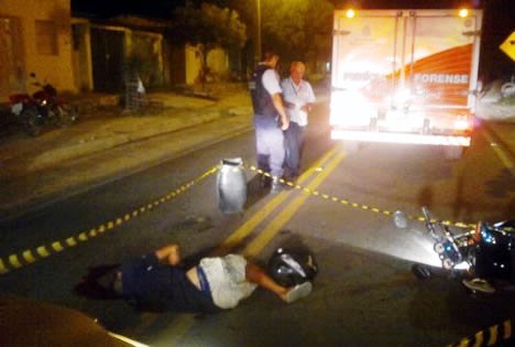 Homem foi morto a tiros na noite de sábado (Foto: Alex Santana/ Iguatu.net)