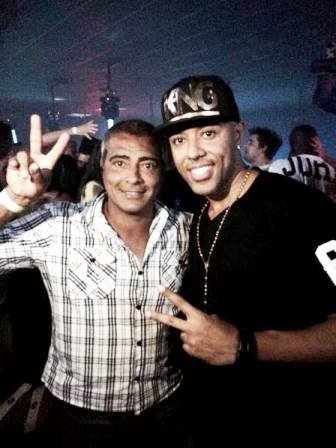 Romário e MC Coringa pousam pra fotos | Imagem de divulgação