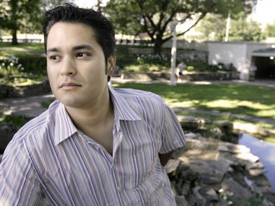 ulio Cabrera e seu irmão, Mauricio, estavam entre os quase 800 irmãos gays que participaram do estudo; os dois estão convencidos da origem genética da homossexualidade (Foto: AP Photo/M. Spencer Green, File)