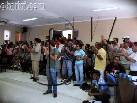 Comemoração no plenário da Câmara quando do anúncio da retirada de pauta do projeto |Foto: Acervo Agência OKariri)