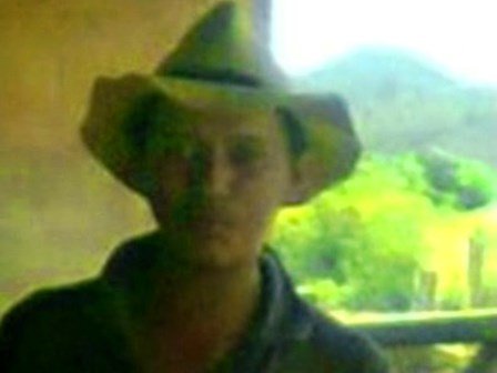 Foto do suspeito que está foragido