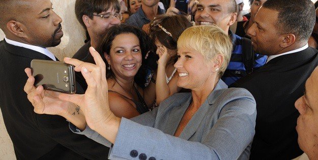625_315_1425549555Xuxa_Meneghel_Record_Selfie