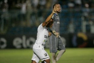 Marcos Aurélio marcou o único gol da partida, em cobrança de pênalti FOTO: BRUNO GOMES