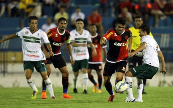 Verdão segurou o Flamengo até sofrer gol na metade do segundo tempo (Foto: Normando Sóracles/ Agência Miséria)