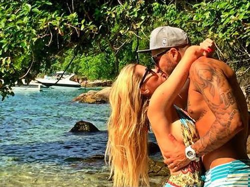 Reataram! Fernando beija Aline em foto: "minha princesa" (Foto: @femedeirosoficial/Instagram / Reprodução)