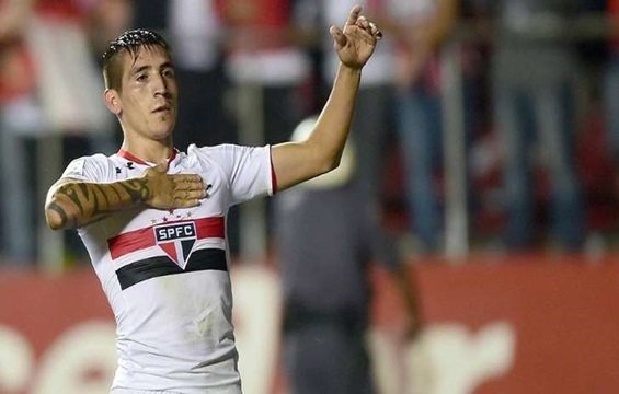 Foto: Gazeta Press Centurion marcou de cabeça o gol da vitória do São Paulo