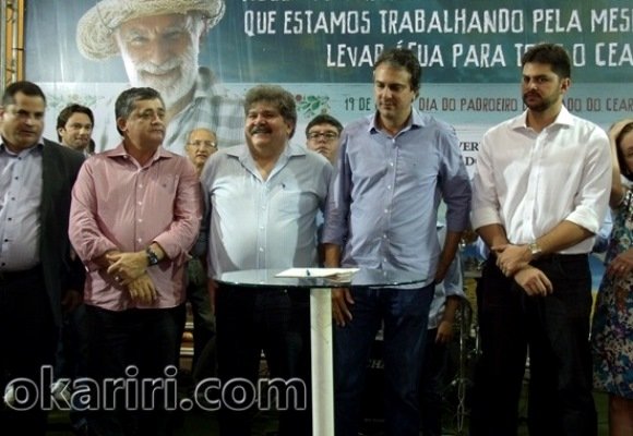 Ao centro Camilo Santana, a direita Guilherme Landim a esquerda o falecido deputado estadual Welington Landim e ao seu lado o deputado federal José Guimarães | Foto: Portal OKariri