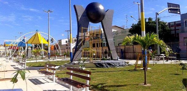 Praça Coronel Raimundo Alves da (Praça da Matriz) antes nos preparativos para ser inaugurada