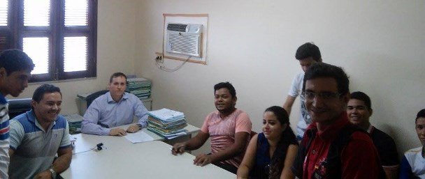 O Promotor recebeu uma comissão representando todos os estudantes presentes. 