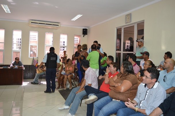 A sessão foi bastante movimentada, com direito e troca de farpas entre os parlamentares, e expulsão de pessoas da plateia, que estavam tumultuando o recinto | Foto Okariri