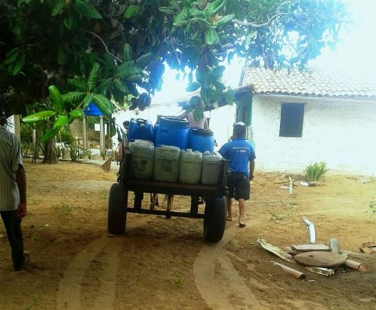 A comunidade está se valendo de um balneário para obter água | Foto envidada pelos moradores