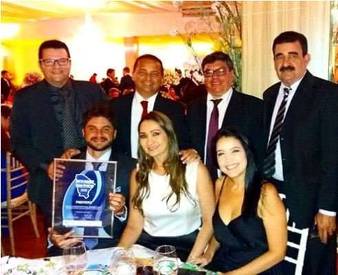  Prefeito Guilherme Landim ao lado da esposa e comitiva | Foto Divulgação 