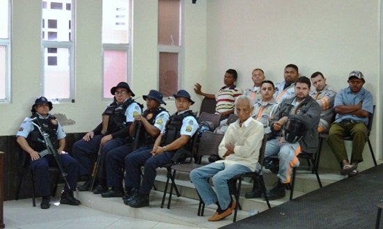 Os Agentes do Demutran compareceram ao para assistirem a votação | Foto: Agencia OKariri