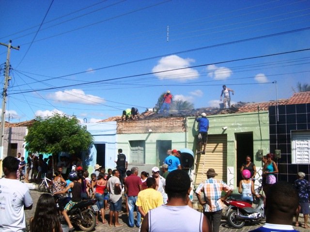 Homem destruiu parte dos móveis e utensílios (Foto: OKariri)