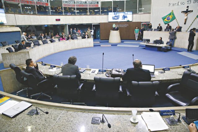 Dos 46 deputados estaduais, além dos 14 parlamentares que postulam cargos de prefeito, outros 13 são parentes de candidatos nas eleições deste ano (Foto: JL Rosa/Diário do Nordeste)
