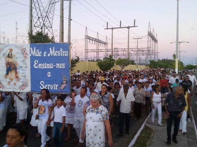 Milhares de fieis participaram da abertura das festividades (Foto: Som da Terra FM)