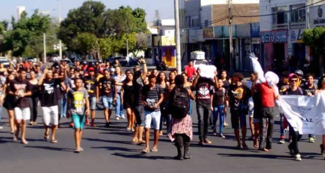 Protestos dos estudantes de Juazeiro do Norte (Foto: Adriano Duarte/Agência Miséria)