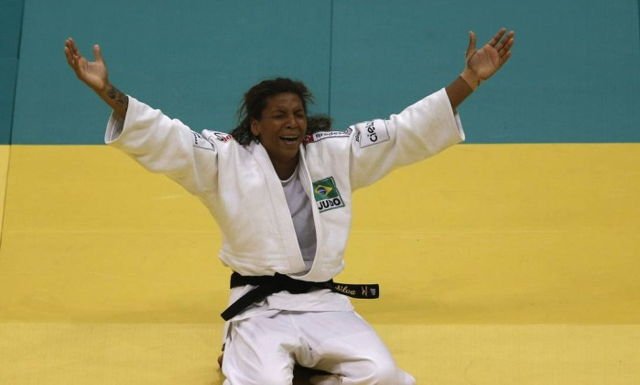 Rafaela celebra seu título mundial, conquistado no Maracanãzinho, em 2013 (Foto: SERGIO MORAES / Sergio Moraes/Reuters)