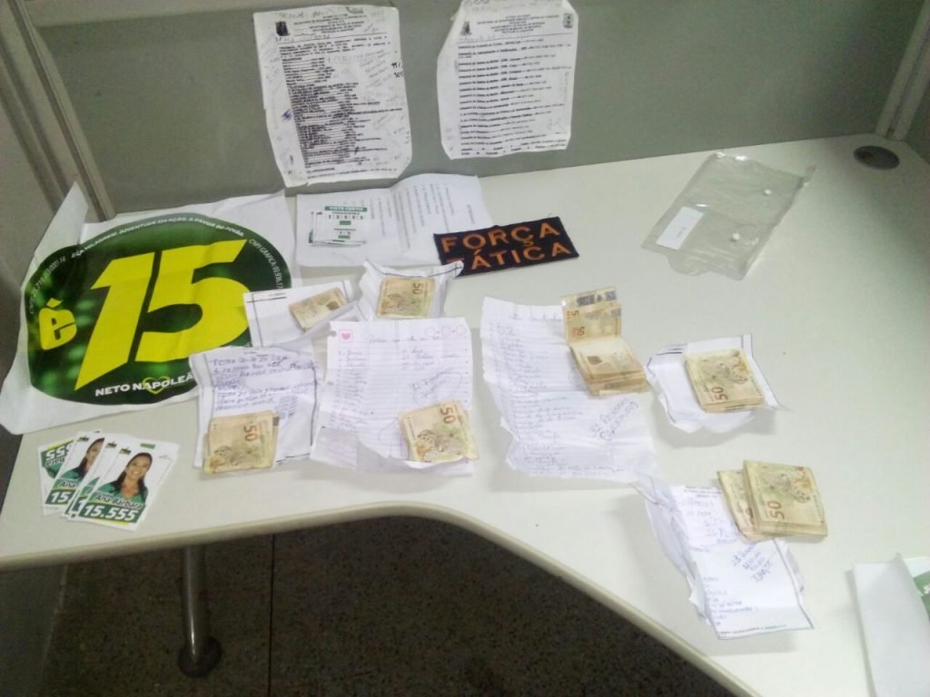Material apreendido pela policia (Foto: Divulgação)