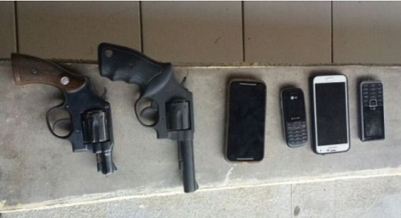 Objetos apreendidos com os acusados (Foto: SSPDS)