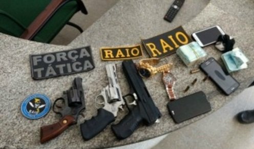 Objetos apreendidos pela policia (Foto: Divulgação)
