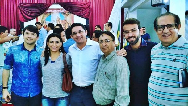 Da direita para a esquerda da tela: Raphael Caldas, Elisangêla Crisostomo, Lielson Landim, padre Josias, Felipe Jacó e o Padre Ivo | Foto Jânio Xavier 