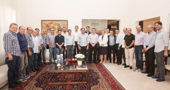 Mais de 30 parlamentares compareceram ao encontro convocados por Camilo e Cid ( Foto : Divulgação)