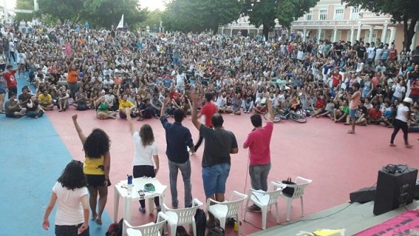 Estudantes votaram greve na Concha Acústica (Foto: Mateus Dantas/O POVO)