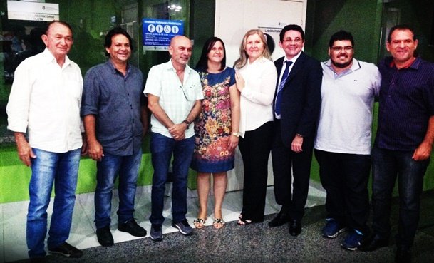 Prefeitos eleitos para o quadriênio 2017/2020. (da esquerda para a direita) AFONSO TAVARES – Abaiara; AGÁBIO SAMPAIO – Penaforte; FÁBIO PINHEIRO – Porteiras; MARIA DE JESUS (NETA) – Jati; TERESA MARIA LANDIM – Brejo Santo; LIELSON LANDIM – Milagres; JOÃO DE MACÊDO – Aurora; JOSEVAN LEITE (MANO MORAIS) – Mauriti | Foto: Divulgação