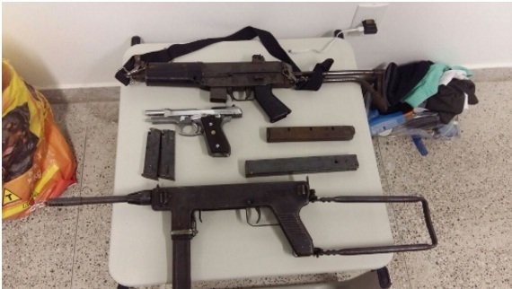 Polícia Civil prende quatro homens e apreende duas metralhadoras e uma pistola (Foto : Divulgação)