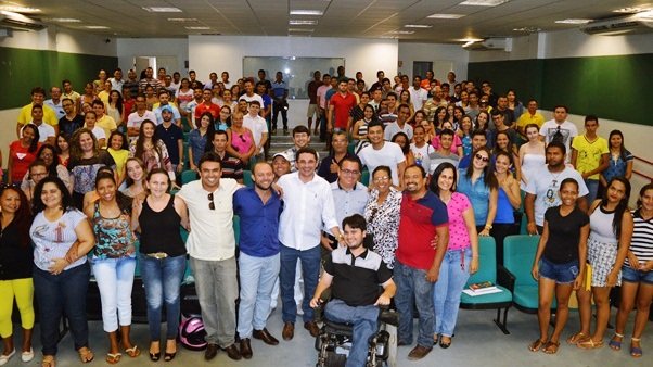 Reunião com estudantes para tratar do transporte universitário | Foto: OKariri