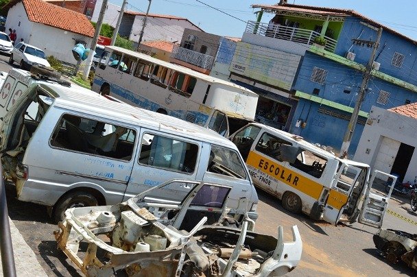 Além de sucateada, a frota está com documentos atrasados e com um acúmulo de multas, em média, de 9 mil reais. | Foto: OKariri