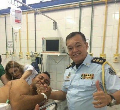 Comandante da PM visitou o policial nesta manhã (FOTO: Reprodução) 