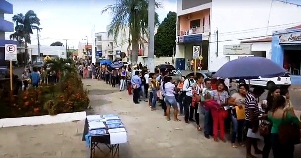 Fila para solicitar taxa de isenção